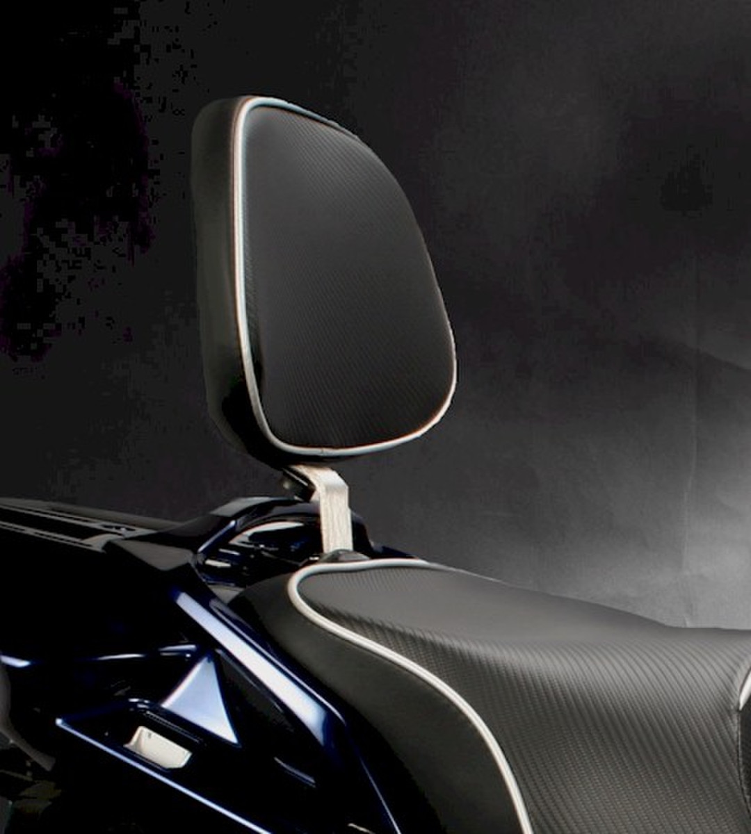 Sargent Backrest on the 2006+ Yamaha FJR 1300.